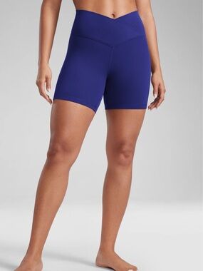 CRZ YOGA Butterluxe V-Seam V Cross Bike Shorts 5” inseam in Larkspur Blue